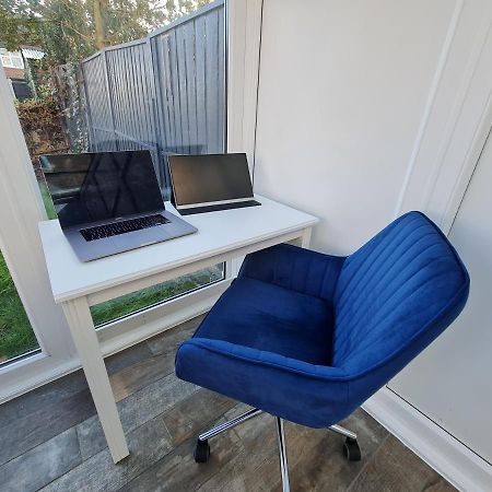 Elm Park Cheerful 4-Bedroom Holiday Home Hornchurch Dış mekan fotoğraf
