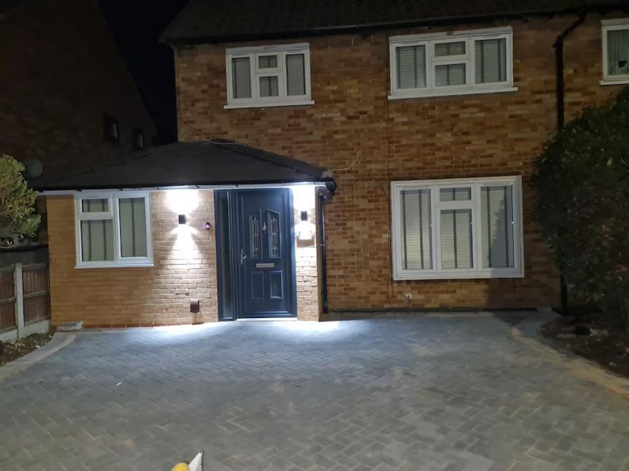 Elm Park Cheerful 4-Bedroom Holiday Home Hornchurch Dış mekan fotoğraf