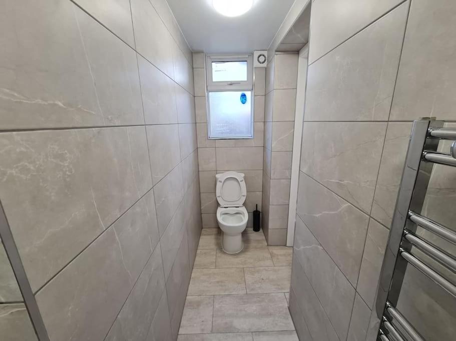 Elm Park Cheerful 4-Bedroom Holiday Home Hornchurch Dış mekan fotoğraf